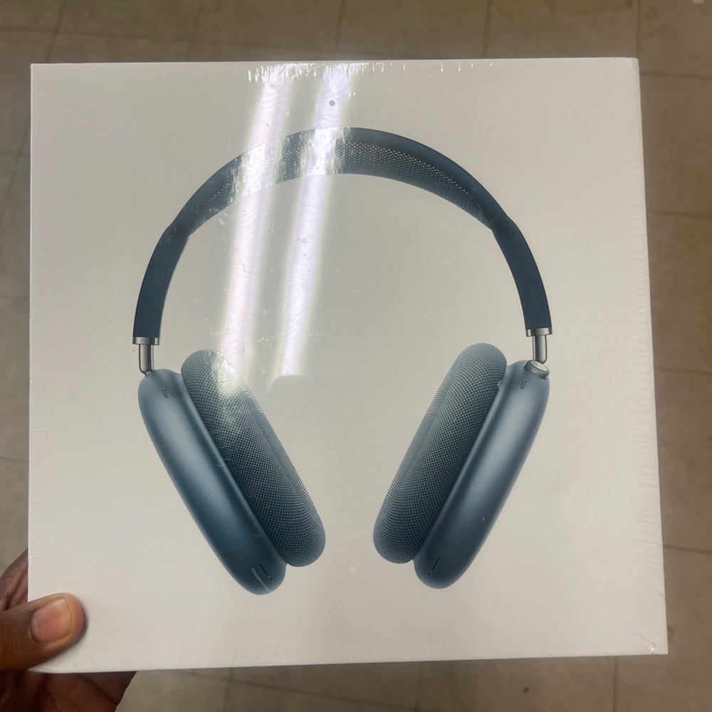 Apple AirPod max headphones